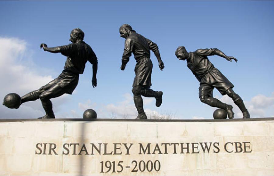 Estatua de Sir Stanley Matthews en los aledaños del estadio del Stoke City