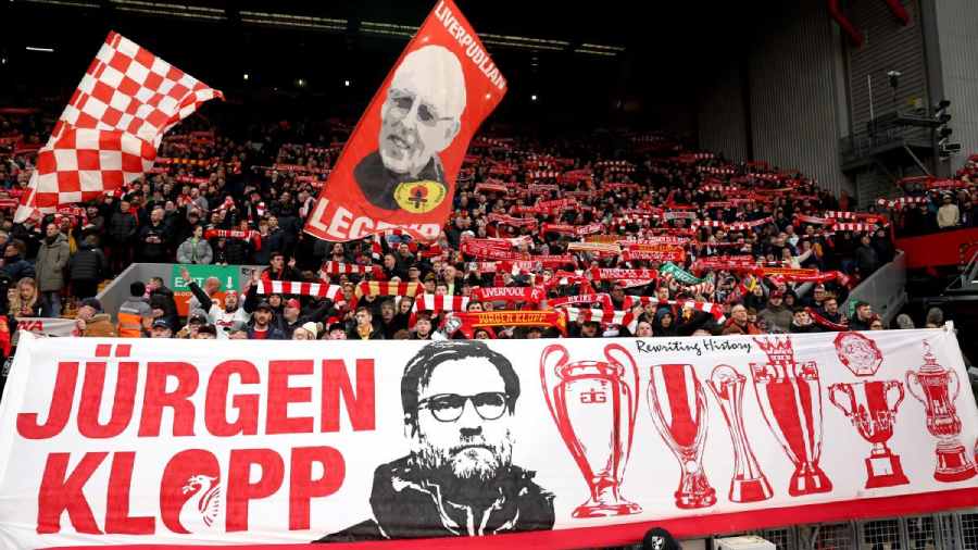 Pancarta de Klopp en Anfield